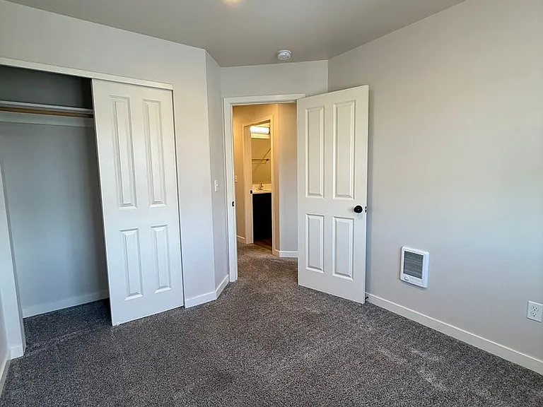 47 Samantha Ct — Photo 24