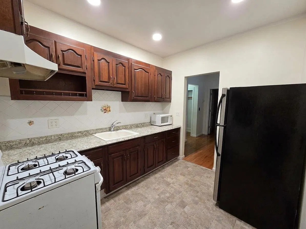 1 bed, 1.0 bath, $1,800 — Photo 2