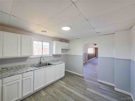 5th image of 109 Baitz Ave