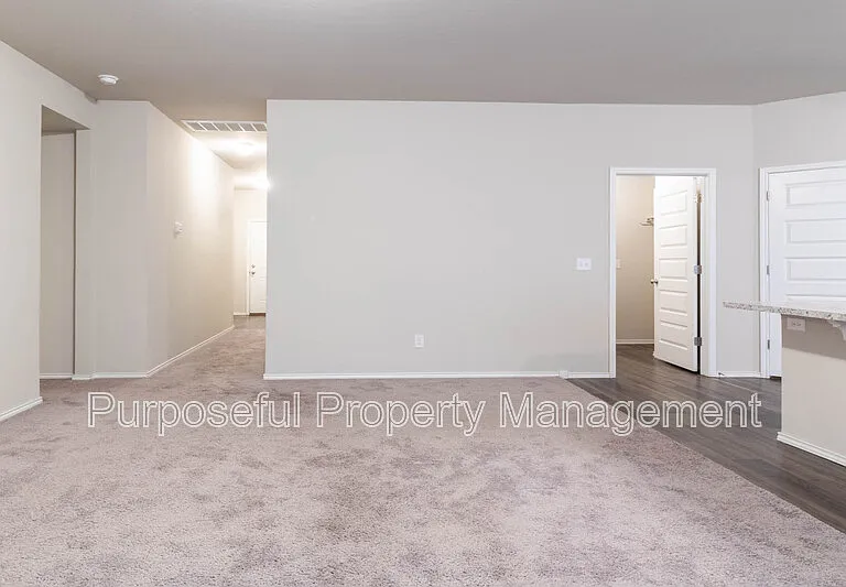11608 NW 95th St — Photo 8