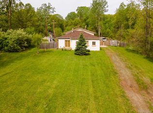 24460 Martinsville Rd, Belleville, MI 48111