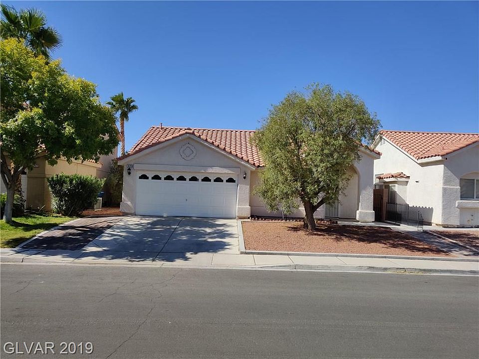 1st image of 2479 River Oaks Dr