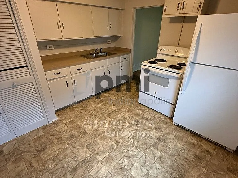 1311 E 11th St #4 — Photo 5
