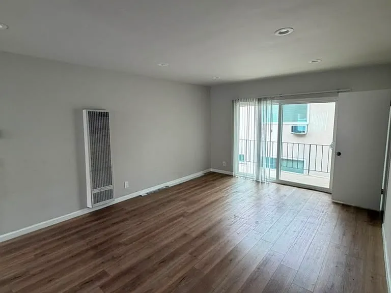 5012 Kester Ave #3 — Photo 2