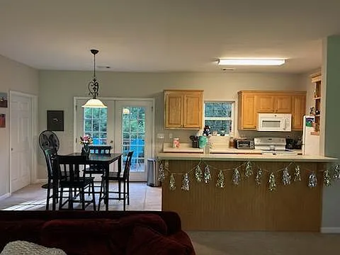 420 Pointe Cir — Photo 3