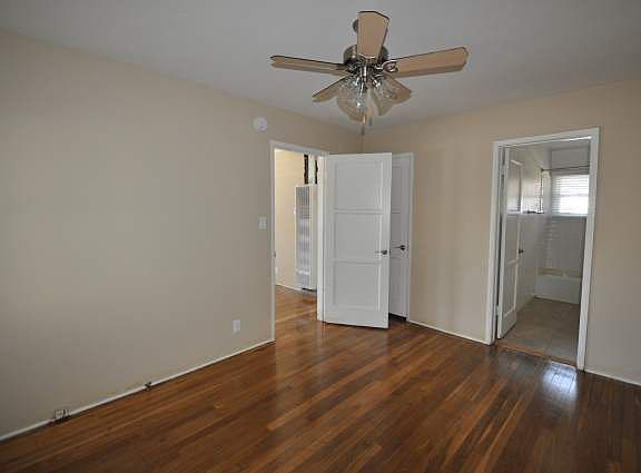 5th image of 14229-33 Victory Blvd #14229