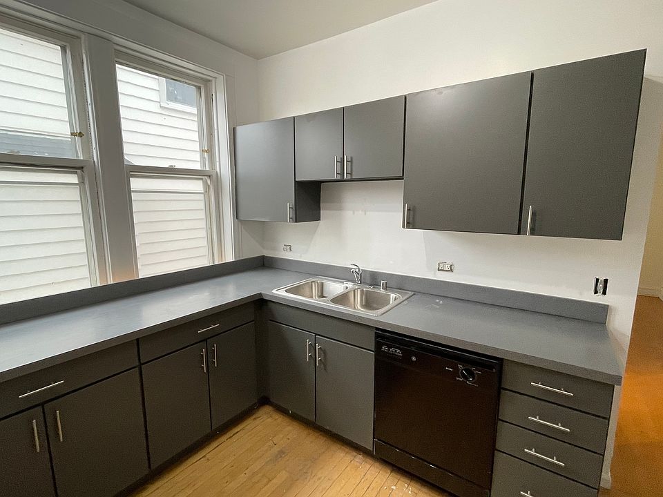 1st image of 1719 W Farragut Ave #2