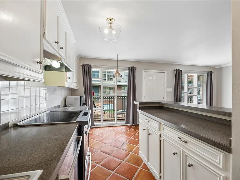 3502 Burlington St #13 — Photo 13