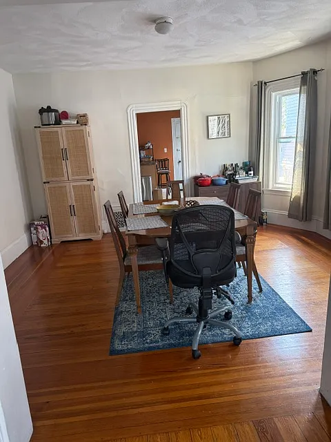 4 bed, 1600 sqft, $4,300 — Photo 3