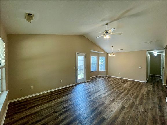 4th image of 2381 Springbrook Ave