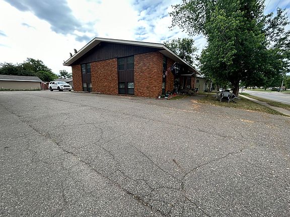 2nd image of 410 33rd Ave N APT 1