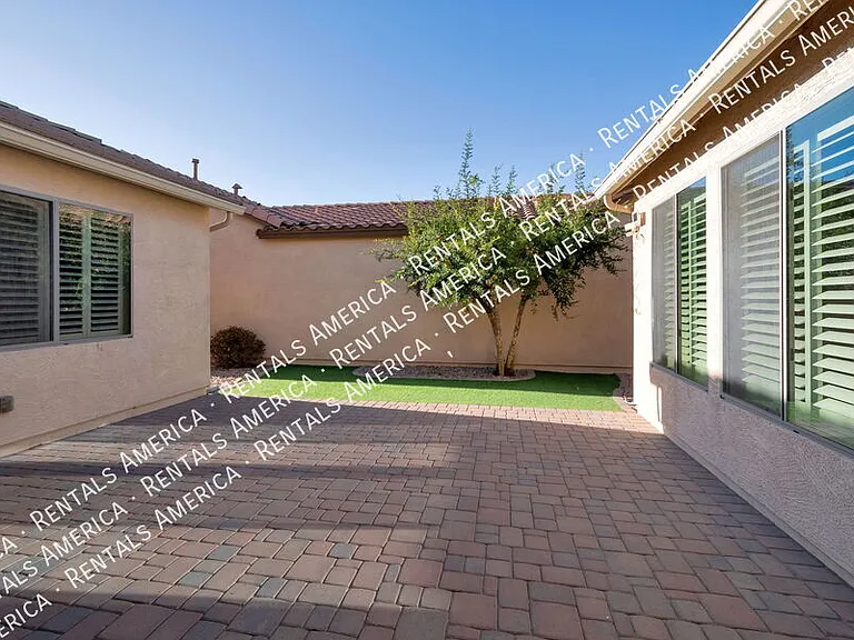 3863 S Verbena Ave — Photo 2