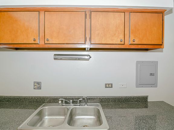 4th image of 660 W Wrightwood Ave APT 209