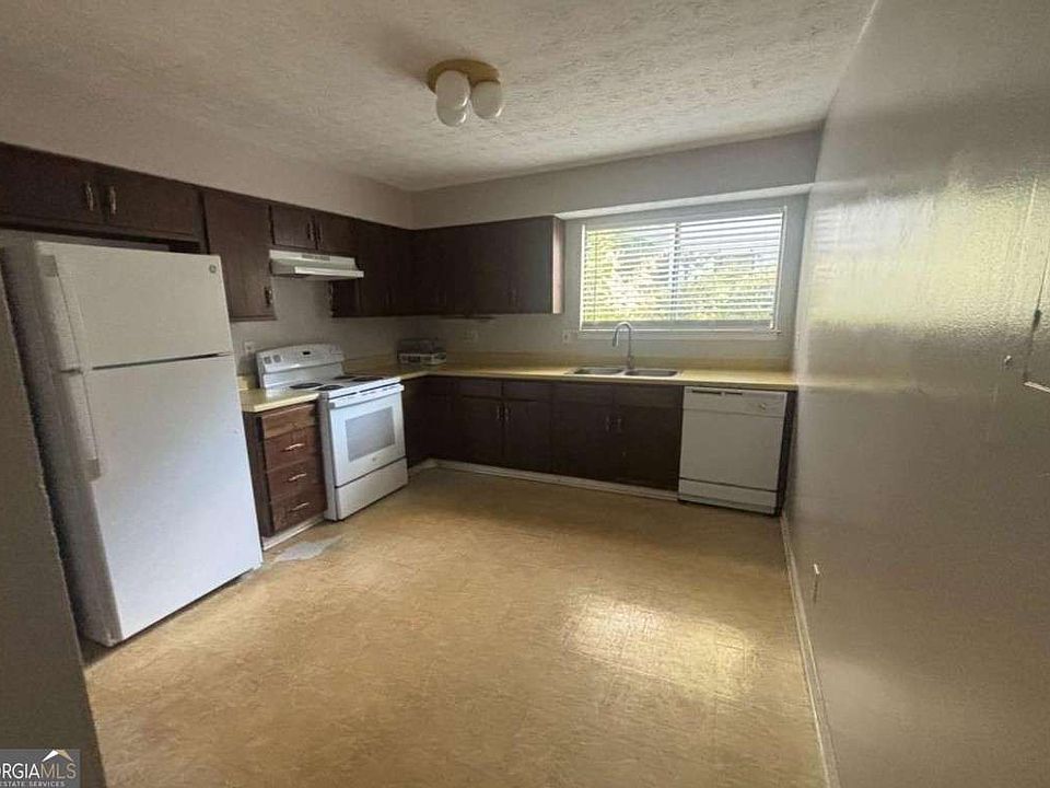 2nd image of 8569 Creekwood Way