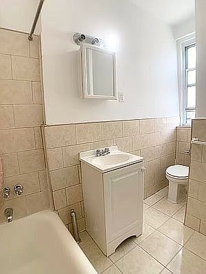 2nd image of 221 Wadsworth Ave #5H