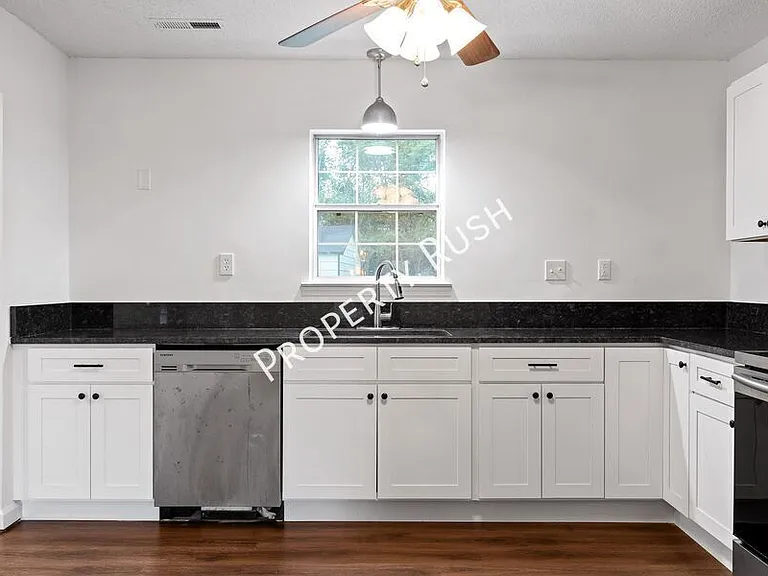 3404 Frawley St — Photo 14