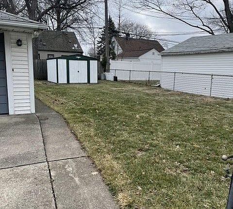 5th image of 21606 Revere St