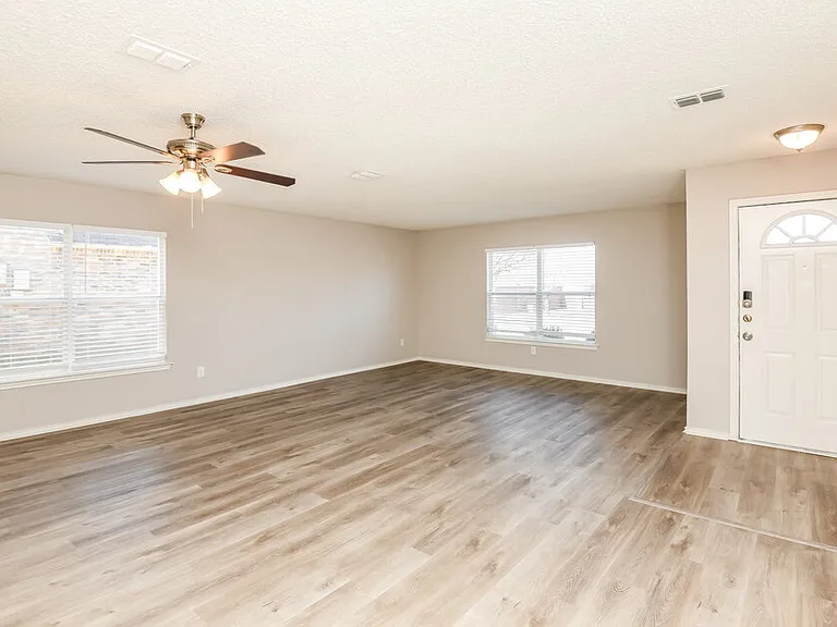 720 King St — Photo 9