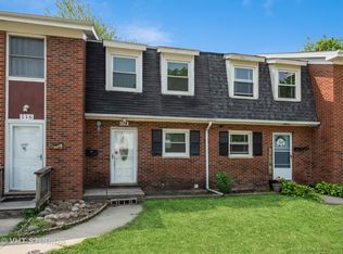 114 S Hale Ave, Bartlett, IL 60103
