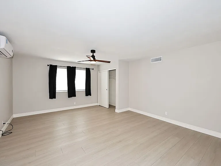 2131 E Geneva Dr — Photo 19