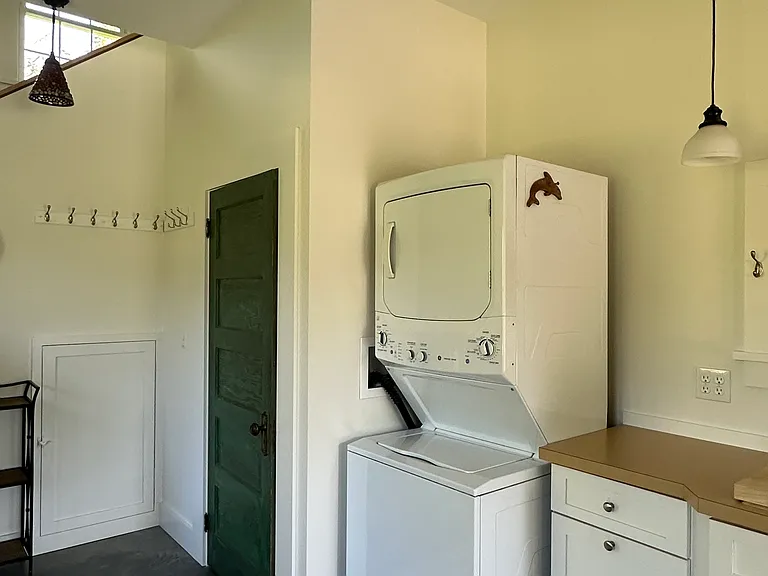 441 W Shore Rd — Photo 24