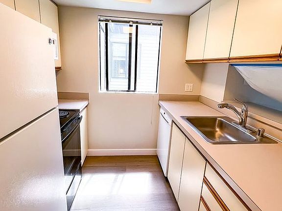 5th image of 4830 Fauntleroy Way SW APT 402