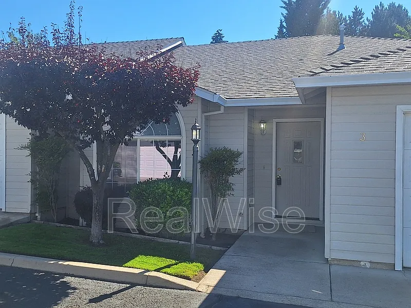 3 bed, 2.0 bath, 1344 sqft, $2,095 — Photo 3