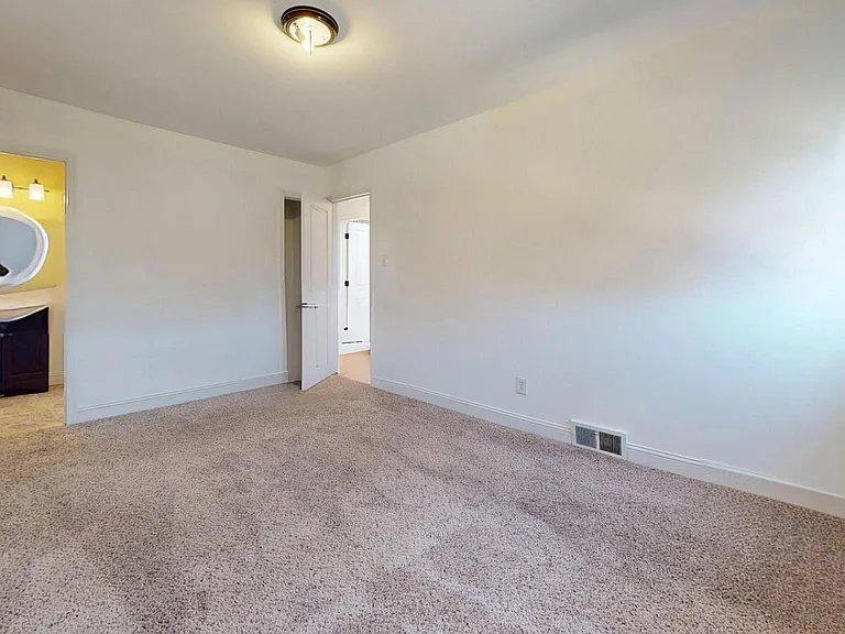 8902 Blue Grass Rd — Photo 36