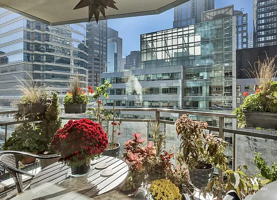 Sold by Warburg | media 3