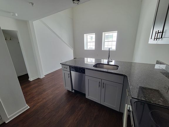 3rd image of 2231 Bryn Mawr Ave #7
