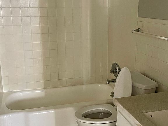 4th image of 9308 Miami St