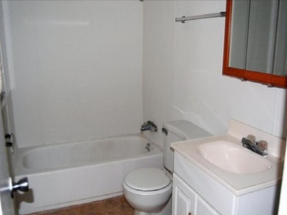 2nd image of 121 S 5th St APT B
