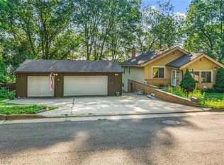 1603 Overlook Dr, Akron, OH 44314