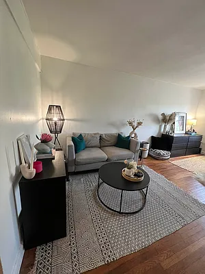 Rented by Standard Living Realty Inc | media 22