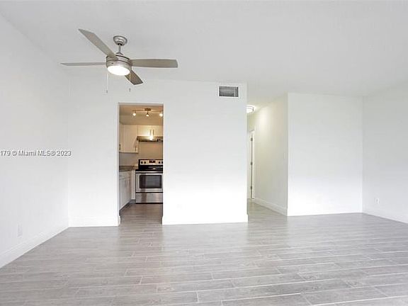 4th image of 2727 N Andrews Ave #M230