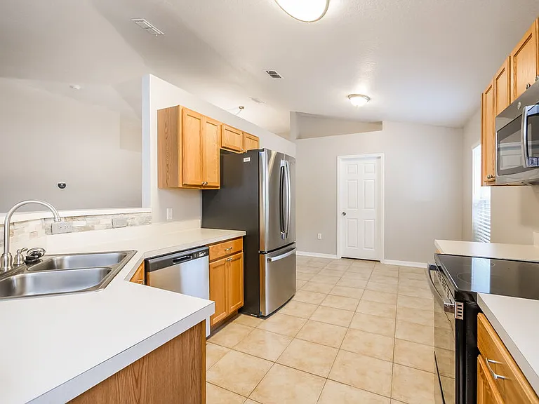 2420 Tealwood Cir — Photo 6
