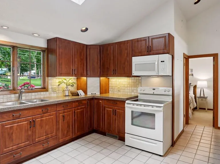2500 Avon Dr — Photo 8