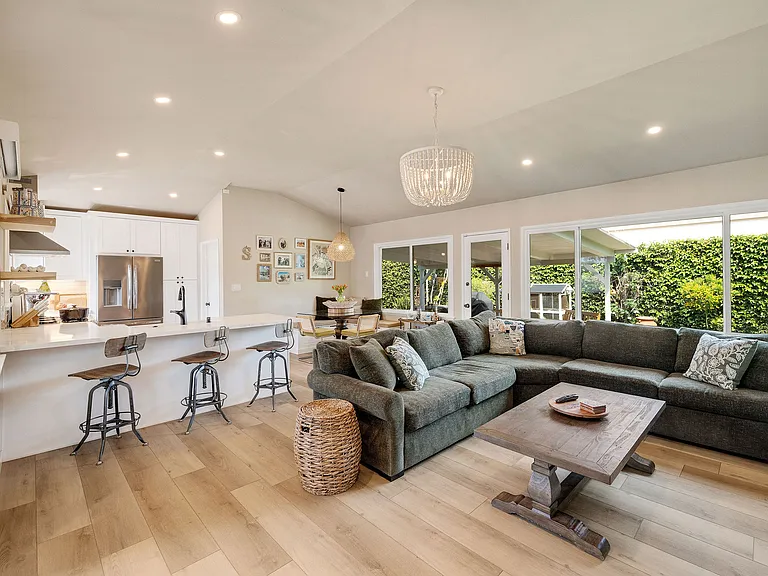 13422 Isis Ave — Photo 4