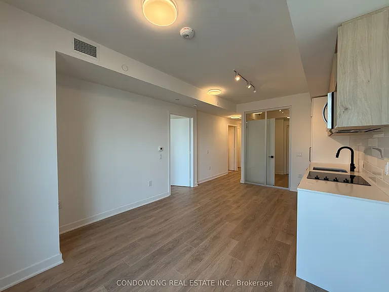 1185 Dupont St #513 — Photo 4