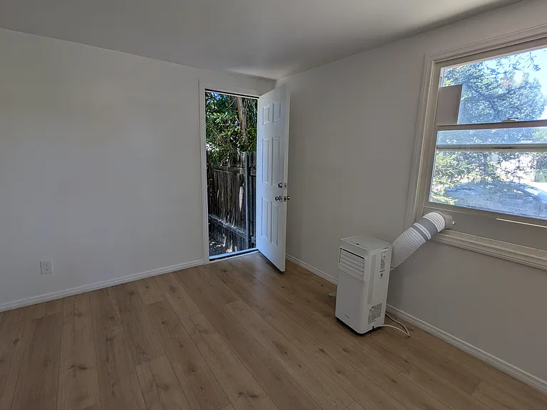 19422 Archwood St — Photo 63