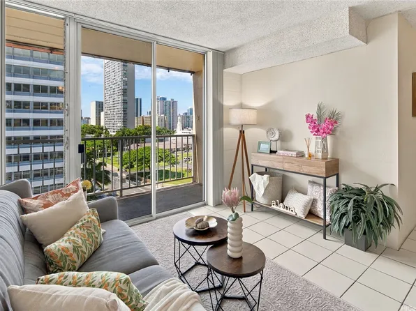 1415 Punahou St APT 906, Honolulu, HI 96822