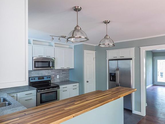 Include's bar stainless steel appliances