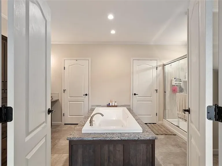 master garden tub