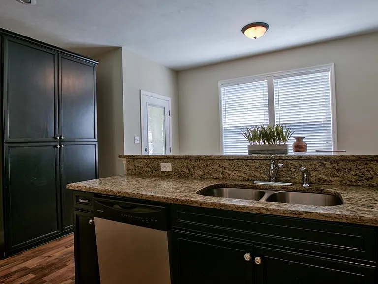 1864 Belle Vue Way — Photo 15