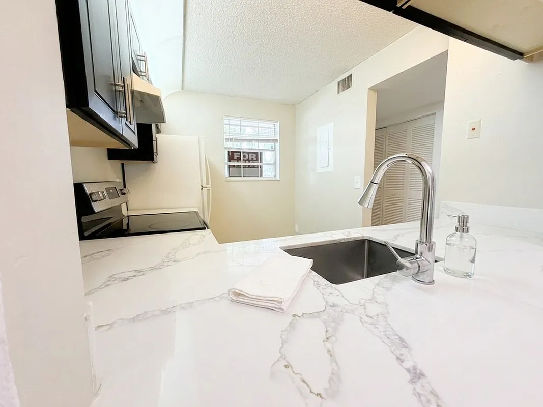 2 bed, 2.0 bath, 914 sqft, $2,175 — Photo 4