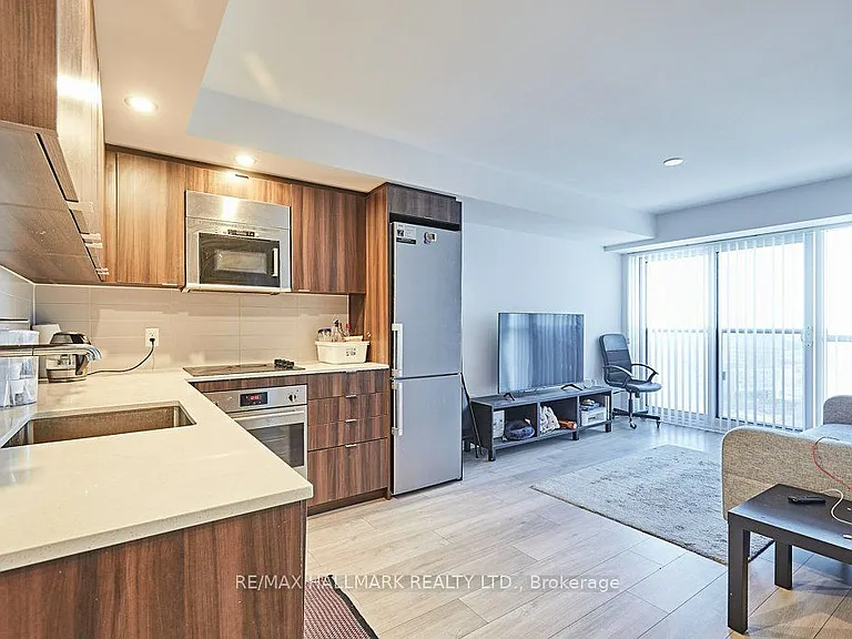 225 Village Green Sq #1804 — Photo 3