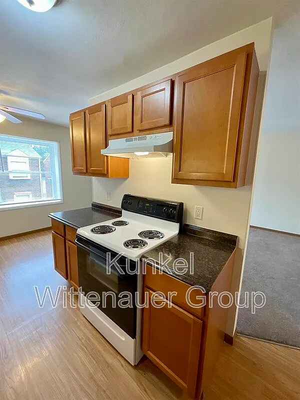 2 bed, 1.0 bath, 900 sqft, $775 — Photo 4