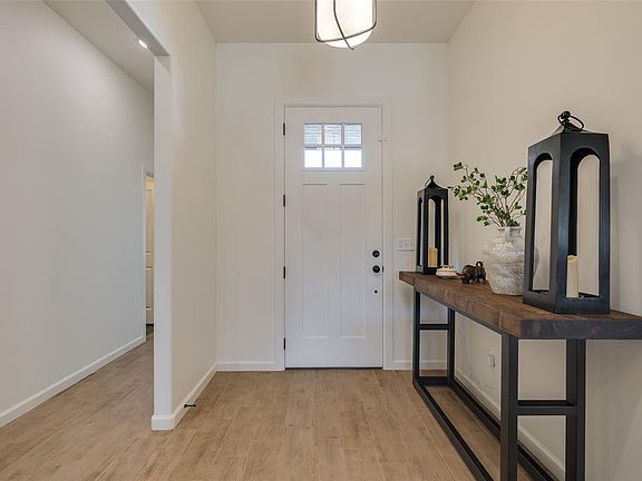 4th image of 8110 Goldfinch Dr