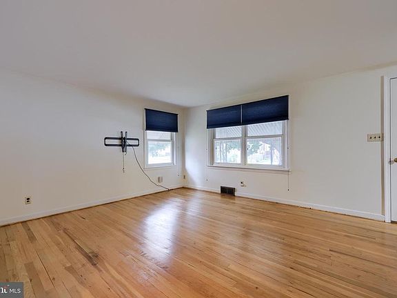 5th image of 619 Bergman St