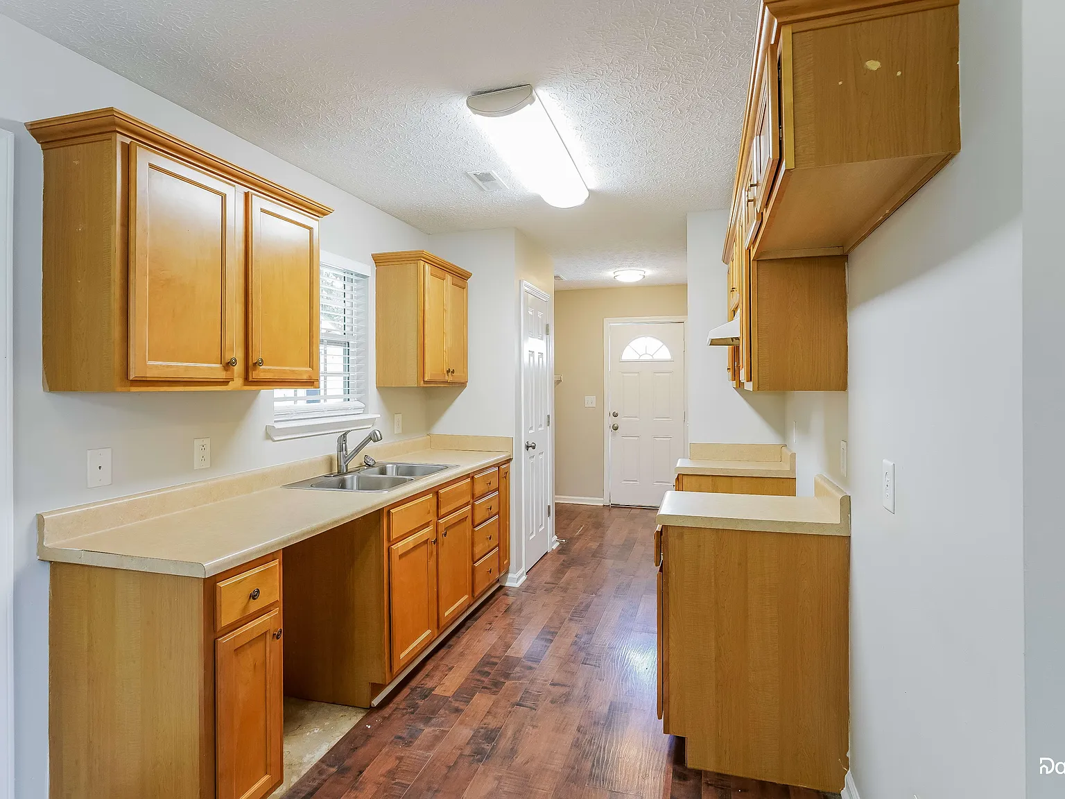 3 bed, 2.0 bath, 1118 sqft, $1,695 — Photo 3